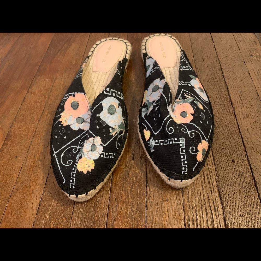 New & Never Worn! Alec Les Filles Mules, Size 7.5